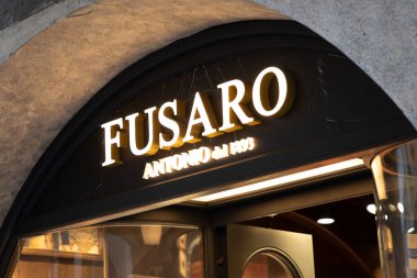 Milan, İtalya - 09 01 01 2023: Fusaro Antonio logo metni ve duvar girişi tabelası İtalyan lüks moda mağazası
