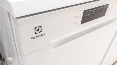 Bordeaux, Fransa - 09 12 2023: Electrolux logo markası ve bulaşık makinesi ve çamaşır makinesi mağazasındaki yazı tabelası İsveçli çok uluslu ev aletleri üreticisi