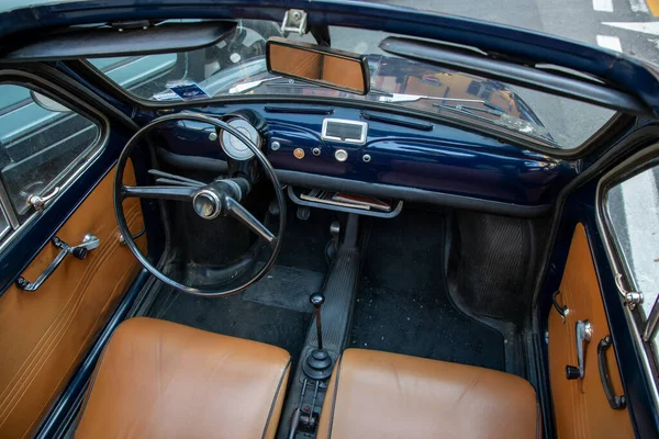 Бордо Франция 2023 Fiat 500 Blue Vintage Brown Interior Black — стоковое фото