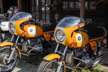 Bordeaux, Fransa - 09 18 2023: BMW R90 's 900 cc işaretli metin ve Alman benzin tankı motorsikletinde marka logosu