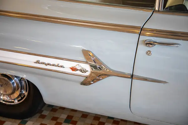 Талмонт Франция 2023 Chevrolet Impala Нас Полноразмерный Текстовый Знак Автомобиля — стоковое фото