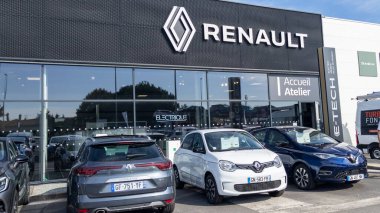 Bordeaux, Fransa - 09 12 2023: Renault araba tabelası logosu modern ve ön cephe mağazasındaki otomobil mağazasında metin markası