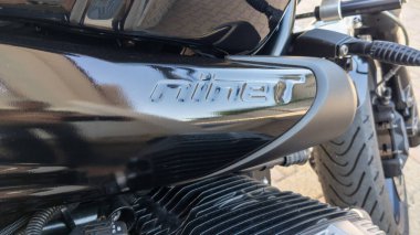 Bordeaux, Fransa - 08 28 2023: BMW 9 t logo markası ve Alman motor motorunun siyah motosiklet detayı