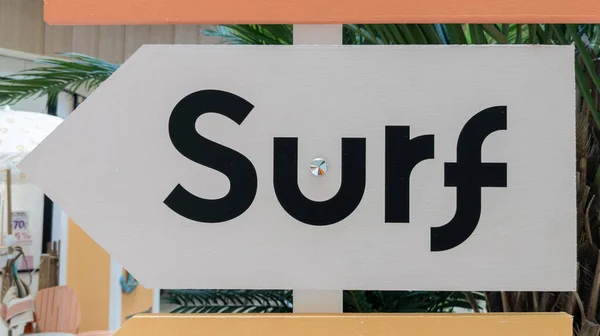 Holzwegweiser Mit Text Surf Strand Kreuzung Meer — Stockfoto