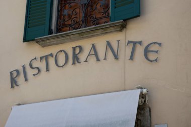 ristorante italyan metni, basit temel italyan cephesinde restoran tabelası anlamına gelir