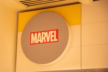 Bordeaux, Fransa - 10 19 2023: Marvel çizgi roman dükkanı logosu ve ön duvar butik kütüphanesi ve oyuncak mağazası işareti
