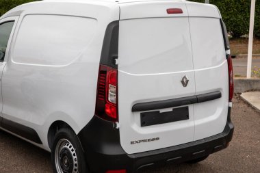 Bordeaux, Fransa - 10 19 2023: Renault kangoo van logo markası ve metin paneli profesyonel endüstriyel araç