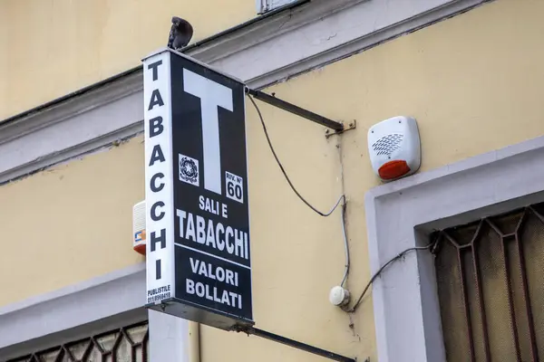 ミラノ イタリア 2023 タバチイタリアのロゴブランドとテキストサインショップ タバコのタバコの店ファサード小売店製品 イタリア — ストック写真