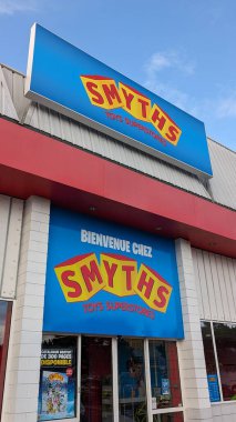 Bordeaux, Fransa - 10 26 2023: Smyths Toys logosu Avrupa 'daki oyuncak ve bebek eşyaları mağazaları ve çevrimiçi satış mağazaları için en büyük perakendeciyi işaret etti