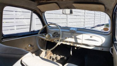 Bordeaux, Fransa - 10 26 2023: Peugeot 203 direksiyon işaretli metin logosu iç markalı araç retro 60 'lar Fransız popüler aracı