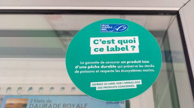 Bordeaux, Fransa - 11 04 2023: msc Deniz Yönetimi Konseyi logosu ve imzası sürdürülebilir balıkçılık sürdürülebilir kaynaklı deniz ürünleri mağazası etiketi