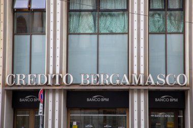 Milan, İtalya - 107 2023: Banco BPM bankası Banco Popolare ve Banca Popolare di Milan 'ın Bergamasco İtalyan bankası birleşmesine itibar