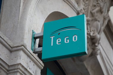 Bordeaux, Fransa - 11 09 2023: Tego logo markası ve Fransa Mali Hizmetler Dairesi 'nin sokak önü sigorta şirketi