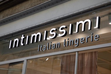 Bordeaux, Fransa - 11 16 2023: intimissimi mağaza logosu ve metin markası ön cephe girişi İtalyan iç çamaşırı mağazası