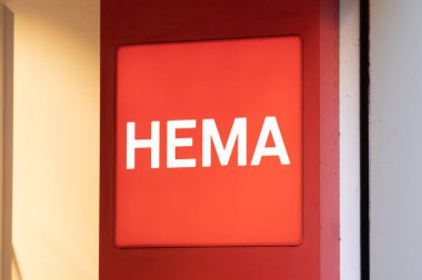 Bordeaux, Fransa - 11 16 2023: Hema mağaza işareti kırmızı logo ve marka ön cephe mağazası cadde ön butiği