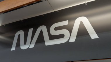 Bordeaux, Fransa - 11 11: 2023: NASA marka logo ve moda giyim mağazasının ön cephesinde Amerikan Ulusal Havacılık İdaresi bizi markalaştırıyor.
