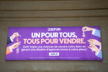 Bordeaux, Fransa - 12 06 2023: Zefir işareti logosu ve reklam sitesi zefir.fr gayrimenkul acentesi broker office company
