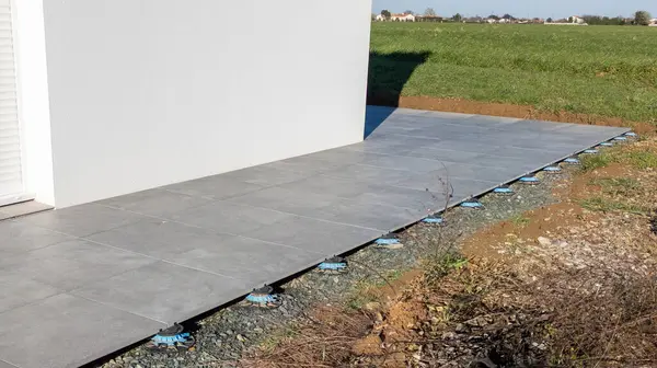 Verstellbarer Pflasterbelag Terrassen Kunststoffbolzen Unterstützung Podeste Tauschpflaster Für Outdoor Platten Stockbild