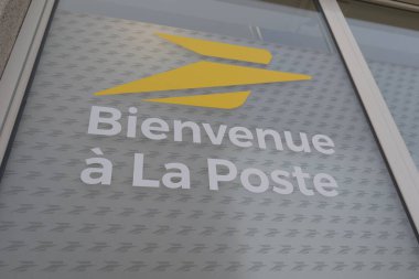 Bordeaux, Fransa - 01 29 2024: La Poste 'a hoş geldiniz logosu sarı mağaza sokak tabelası Fransa' daki ajans atölyesinde metin bienyeri