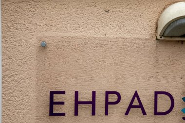 Ehpad imzası Fransızca, huzurevi hayatı demek.