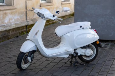 Bordeaux, Fransa - 03: 12: 2024: Vespa motorsiklet beyaz sınırlı sayıda mobilet İtalyan vintage görünümlü Justin Bieber