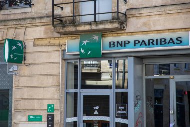 Bordeaux, Fransa - 03: 12 2024: BNP Paribas butik logo ofisi imzası