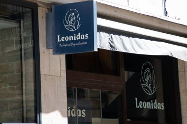 Bordeaux, Fransa - 03 12 2024: Leonidas logosu Belçika Çikolata dükkanının simgesi