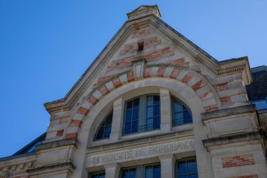 Bordeaux, Fransa - 03 26 2024: Bordeaux Üniversitesi ön cephesi Fransa 'da tarihi bina