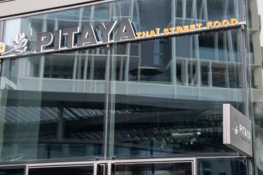 Bordeaux, Fransa - 03 28 2024: Pitaya logosu markası zinciri ve yazı tabelası Asya Tayland sokak restoranları fast food zincirinin ön cephesinde.