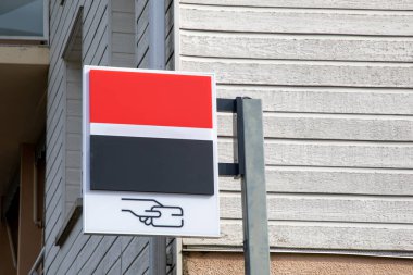 Bordeaux, Fransa - 03 12 2024: Sosyete geneli kırmızı logo işareti Fransız banka ajansı.