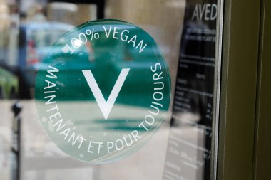 % 100 vejetaryen şef ve toujours... Fransızca yazı yeşil etiket...% 100 vegan anlamına gelir.