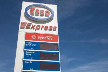 Bordeaux, Fransa - 04 04 2024: ExxonMobil Amerikan çok uluslu petrol ve doğalgaz şirketinin Esso ticaret adı
