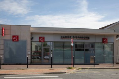 Bordeaux, Fransa - 04 04 04 2024: Caisse d 'epargne imza markası ve metin logosu Wall office ajansı Fransız cephesinde