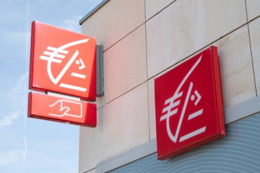 Bordeaux, Fransa - 04 04 04 2024: Caisse d 'epargne imzalı metin ve marka logosu duvar cephesi binasının ön cephesindeki Bank bürosunun ofis binasında