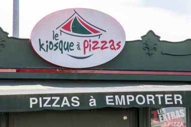 Bordeaux, Fransa - 04 04 2024: le kiosque a pizza logo markası ve paket pizza büfesi ve ev yapımı pizzalar