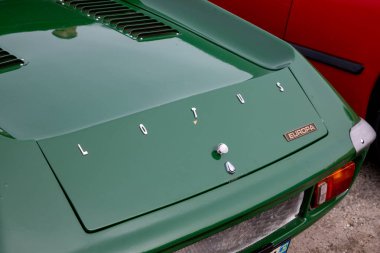 Bordeaux, Fransa - 04 15 2024: Lotus europa logosu metin ve marka imzalı araba harika İngiliz vintage eski model spor aracı