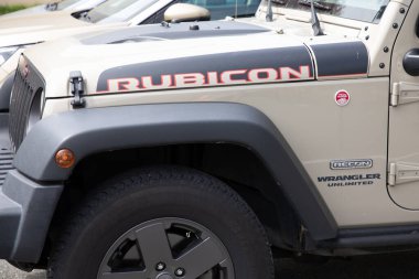 Bordeaux, Fransa - 04 10 2024: Jeep Rubicon Wrangler Sınırsız Keşif Amerikan off-road US aracı