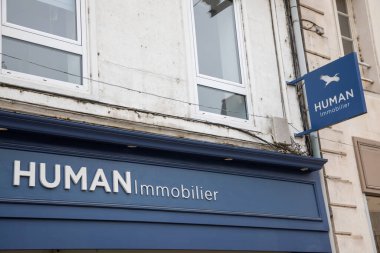 Bordeaux, Fransa - 04: 20 2024: İnsan hareketsiz hale getirici marka ve metin logosu ön cephe emlak komisyoncusu ofis ajansı