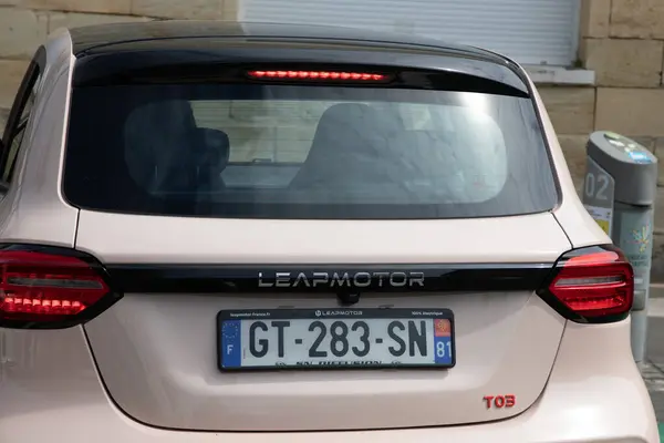 Bordeaux Prancis 2024 Tanda Teks Leapmotor T03 Dan Mobil Bermerek Stok Gambar Bebas Royalti