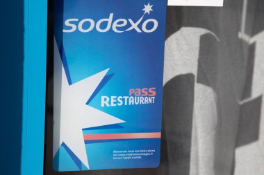 Bordeaux, Fransa - 04 29 29 2024: Sodexo çek restoranı logosu ve bar bar kapısı ön cephesi metin imzası