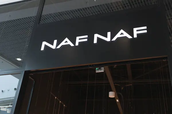 法国波尔多 2024 Naf Naf精品品牌标志和签署文字在墙面店入口时尚标志前店 — 图库照片