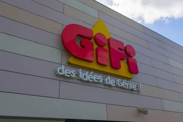 法国波尔多 2024 Gifi标志品牌和文字标志在商店立面市场低海岸立面入口 — 图库照片