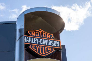 Bordeaux, Fransa - 04 29 29 2024: Harley Davidson mağaza logo metni ön cephedeki mağaza satıcısına ait.