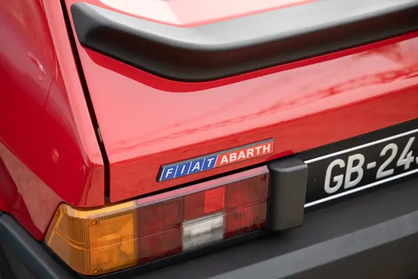 Bordeaux Frankrike 2024 Abarth Fiat Bil Racing Bil Skilt Merkevare – stockfoto
