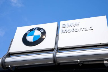Bordeaux, Fransa - 04 29 29 2024: BMW Motorrad logosu ve Bavyera motosiklet mağazası motosiklet mağazası işaretleri