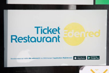 Bordeaux, Fransa - 04 29 29 2024: Bilet Restoranı Edenred marka logo ve ön kapıdaki restoran girişinde yazı