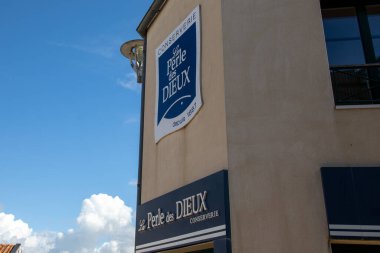 Bordeaux , France -  04 29 2024 : la perle des dieux logo brand and text sign shop pearl of the gods chain cannery store wall entrance facade Breton fish sardines boutique clipart