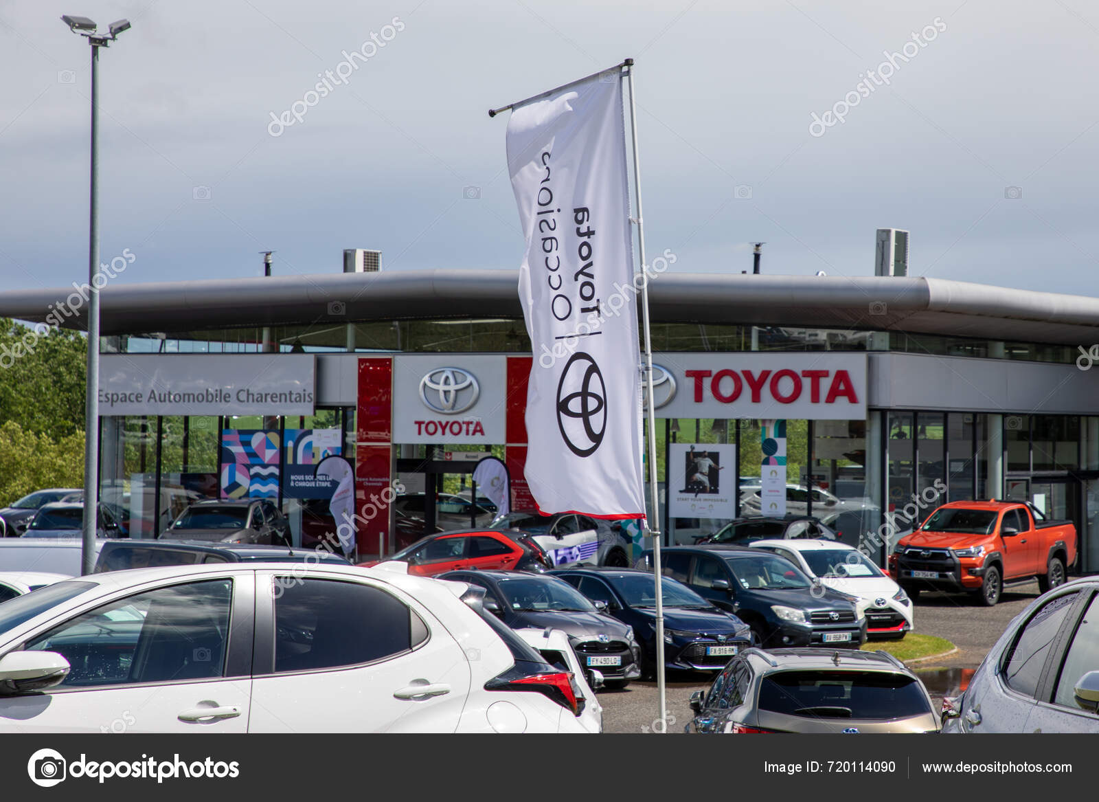 Bordeaux France 2024 Toyota Automobile Store Vehicle Dealership Sign Brand — Photo éditoriale