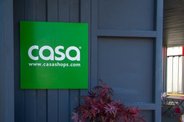 Bordeaux, Fransa - 05 12 2024: Casa logo işareti zinciri ve dükkan dekorasyon mağazasının önü Casashops.com