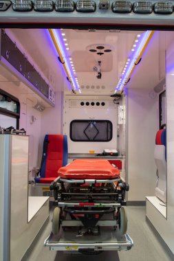 Bordeaux, Fransa - 05: 30 2024: Ambulans minibüsü kurtarma acil durumu ve itfaiye aracı iç güvenlik